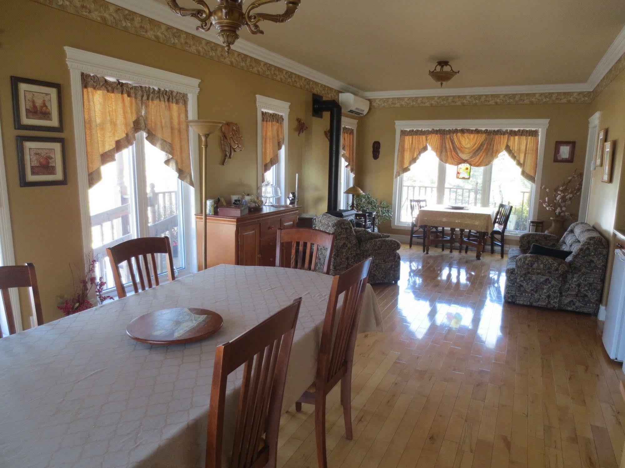 Au Nidaigle Bed & Breakfast Saint-Basile Ngoại thất bức ảnh